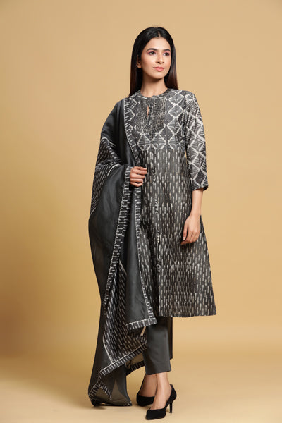 Daydreaming in charcoal grey kurta