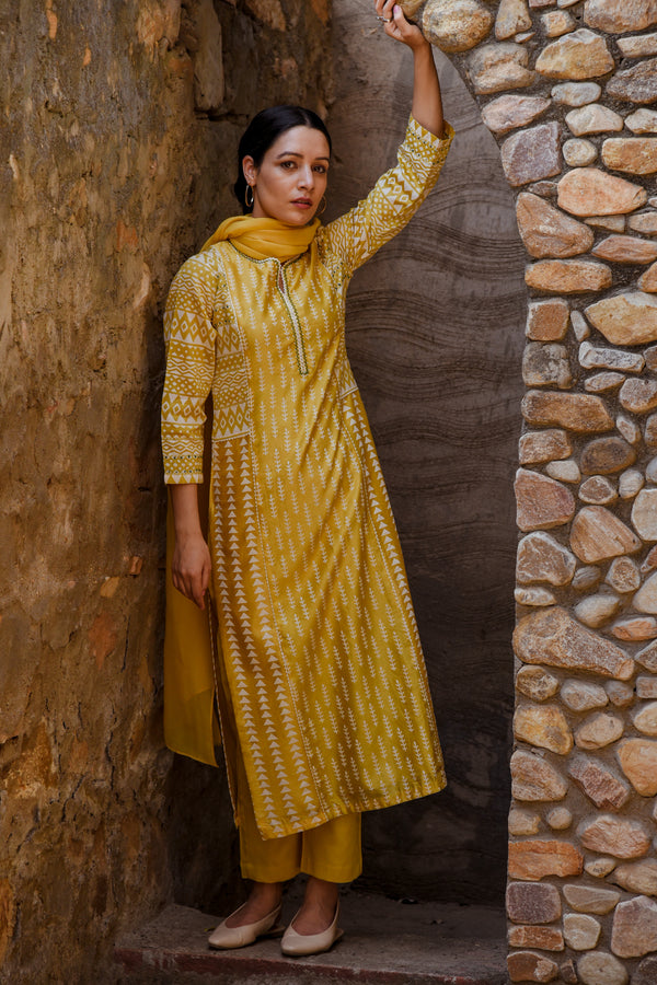 Mustard maandna- the modern folklore side panel kurta